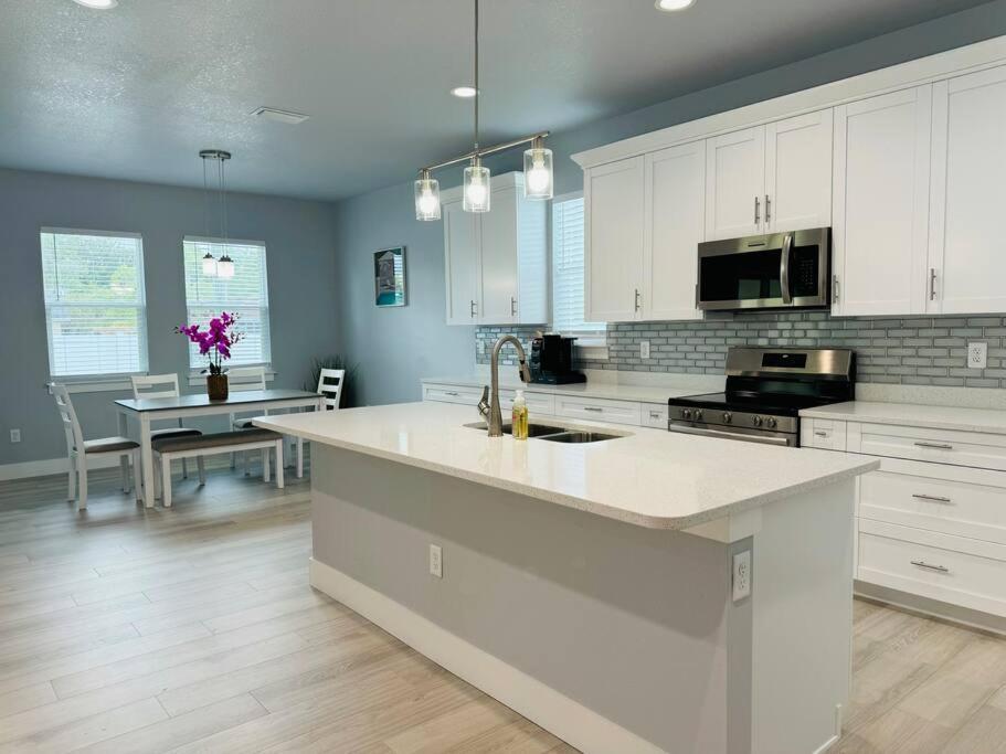 Brand New Tampa Oasis With Private Jacuzzi Retreat Villa Lutz Dış mekan fotoğraf